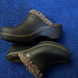 CROCS Black Mules with Brown Fur Trim size 8M